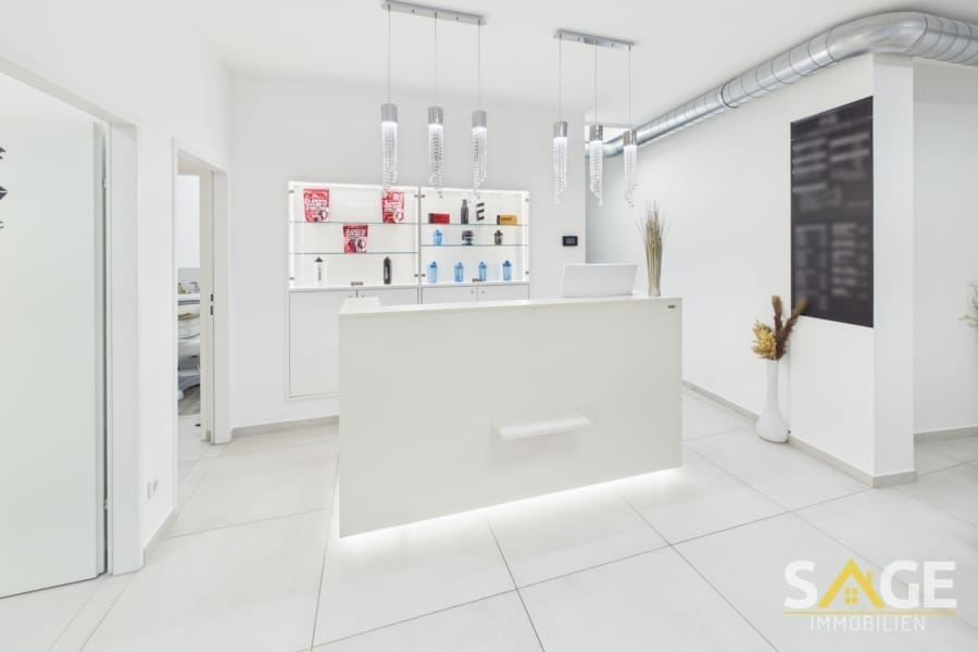 Geschäftslokal vielseitig nutzbar | Nagelstudio | Beautystudio | Friseur | Shop | frequentierte Lage | Schüttdorf, Büro/Praxis in 5700 Zell am See